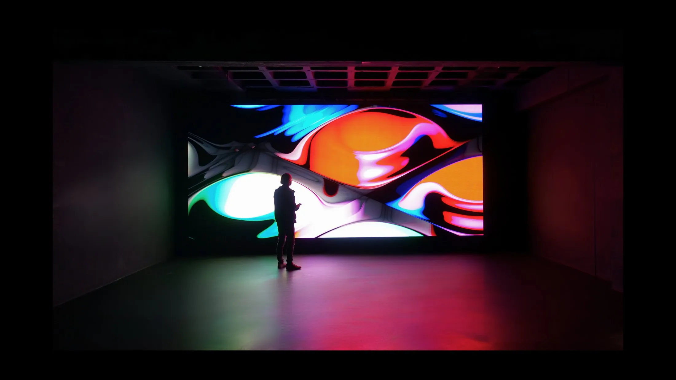 Die raumfüllende LED-Wand im Main-Bereich