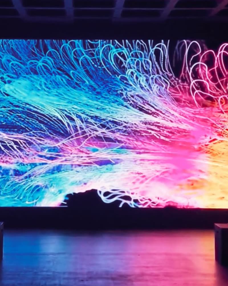 P61 Gallery — LED-Wand mit kuratierter visueller Komposition